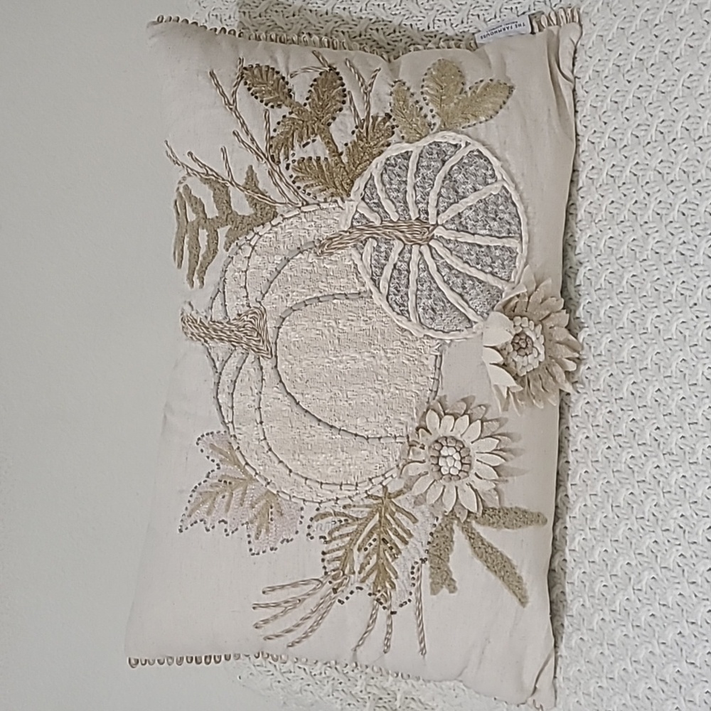 THE FARMHOSE RACHEL ASHWELL FALL DECORATIVE PILLOW.